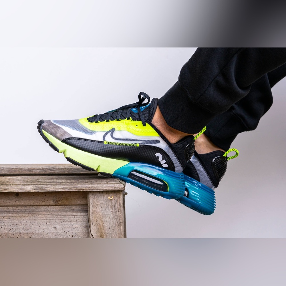 New Nike Air Max 2090 Volt Sneakers - Picture 3 of 9